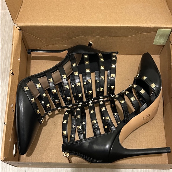 Mix No. 6 (NWT) Daniela Black and Gold Studded Pumps - Picture 6 of 9
